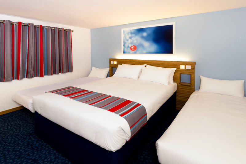 Travelodge Aberdeen Central Екстериор снимка