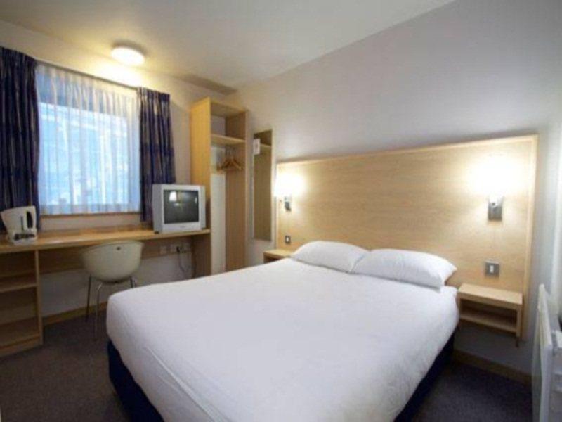 Travelodge Aberdeen Central Екстериор снимка